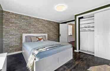 🙋‍♀️looking for 3 female roommates