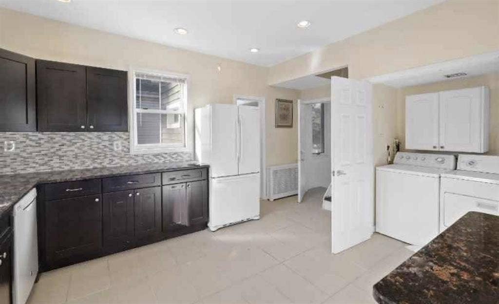 🙋♀️looking for 3 female roommates