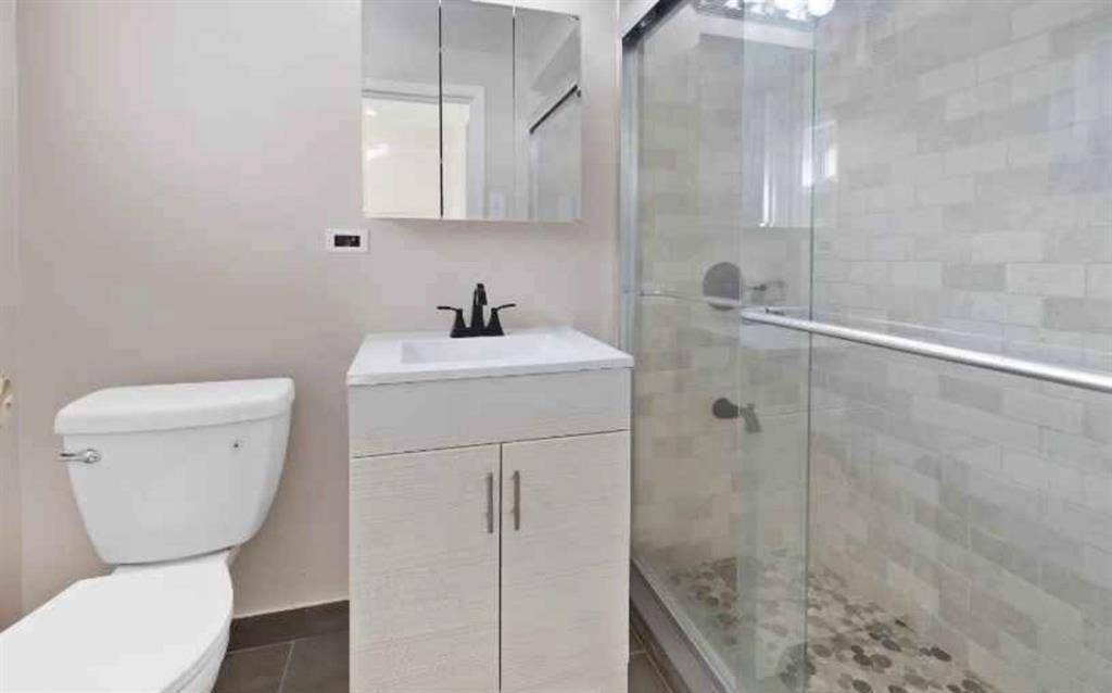 🙋♀️looking for 3 female roommates