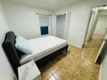 Private Bedroom - Shared Bathroom