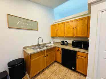 Private Bedroom - Shared Bathroom