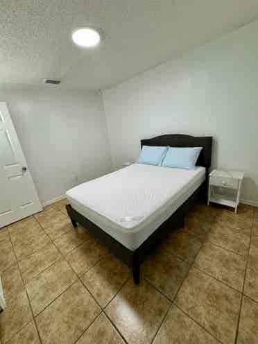 Private Bedroom - Shared Bathroom