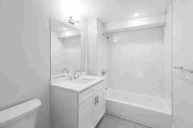 1 Room Available in Bath