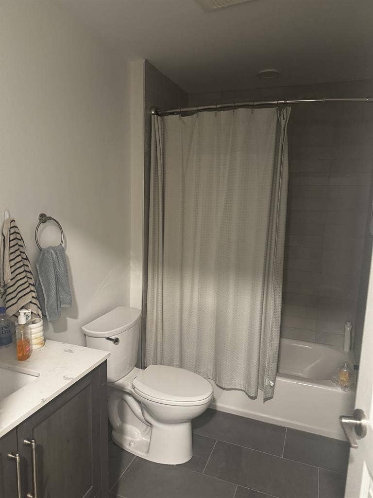 1 Room Available in Bath