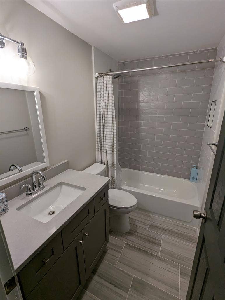 Room for Rent in Clean, Quiet Home