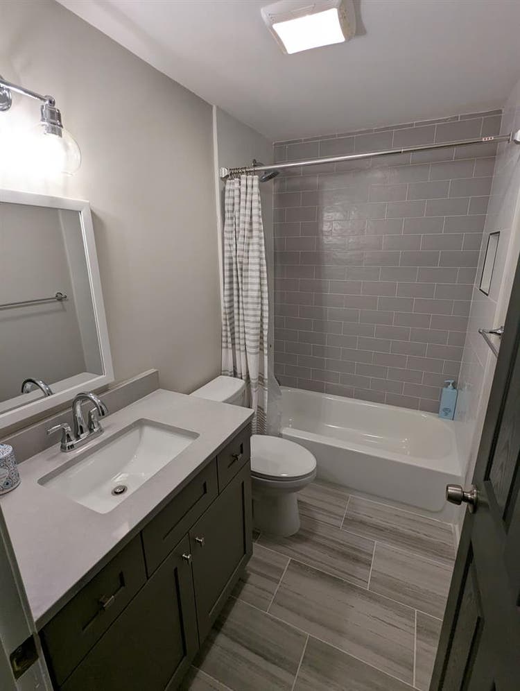 Room for Rent in Clean, Quiet Home