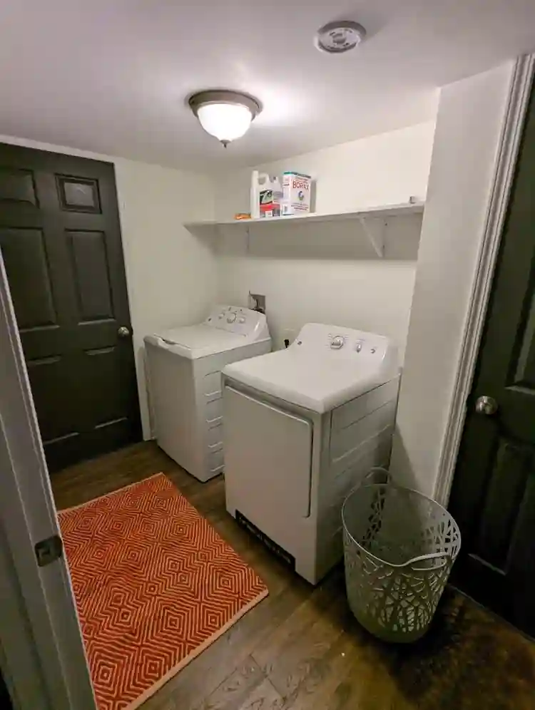 Room for Rent in Clean, Quiet Home