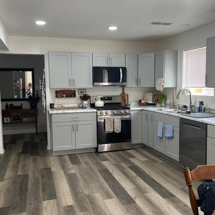Looking for clean chill Roomate