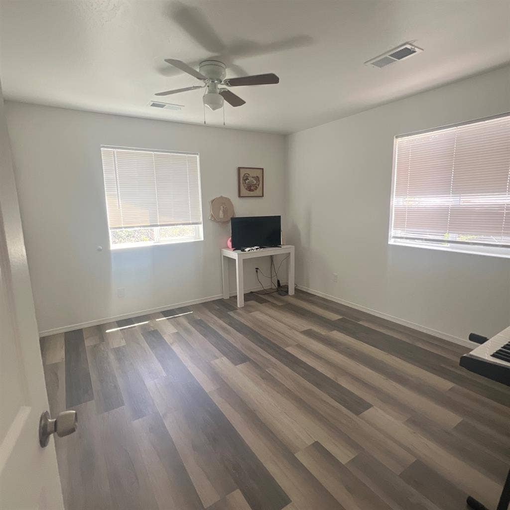 Looking for clean chill Roomate