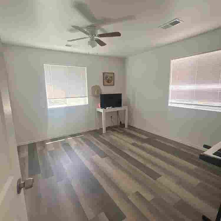 Looking for clean chill Roomate