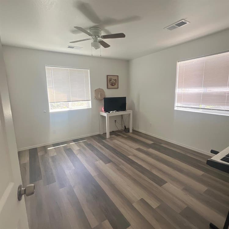 Looking for clean chill Roomate