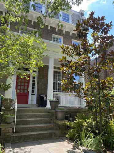 Mt Pleasant/Room in duplex apt