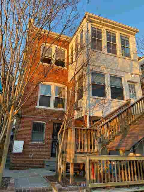 Mt Pleasant/Room in duplex apt