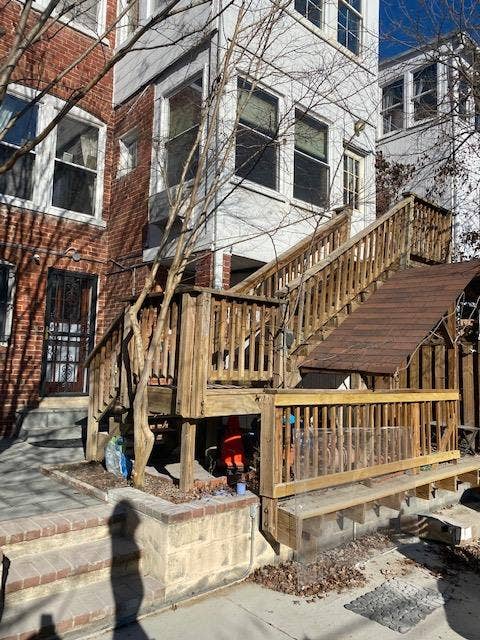 Mt Pleasant/Room in duplex apt
