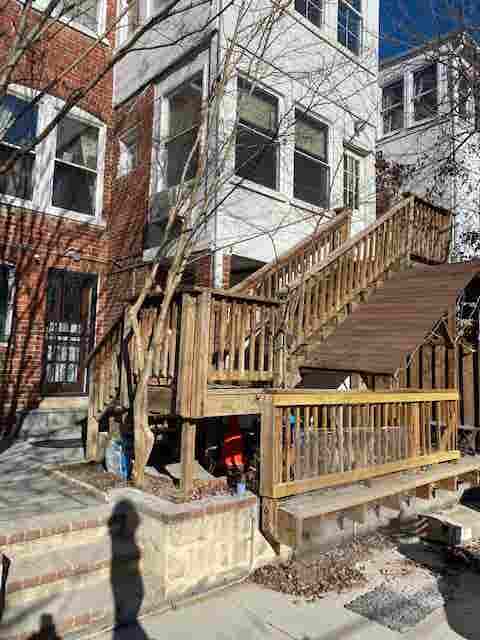 Mt Pleasant/Room in duplex apt