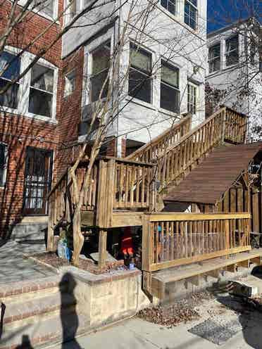 Mt Pleasant/Room in duplex apt