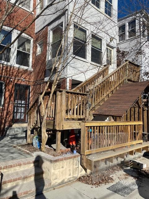 Mt Pleasant/Room in duplex apt