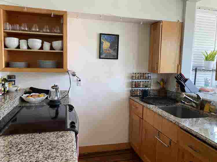 Mt Pleasant/Room in duplex apt