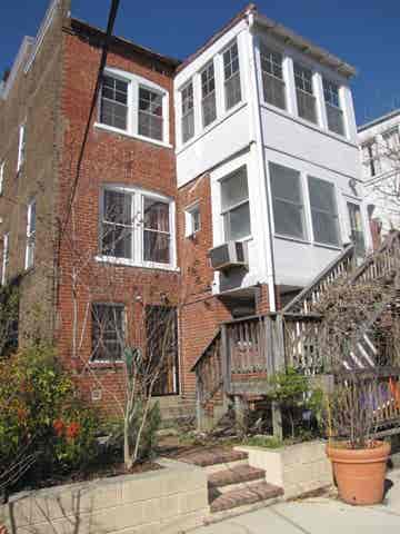 Mt Pleasant/Room in duplex apt
