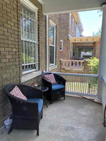 Mt Pleasant/Room in duplex apt