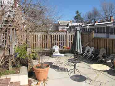 Mt Pleasant/Room in duplex apt