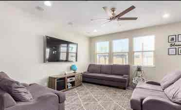Share rental available Sept 1