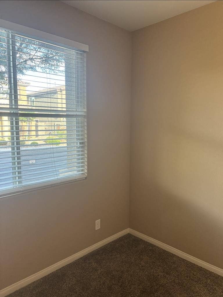 ROOM WITH PRIVATE BATH * GATED COMM