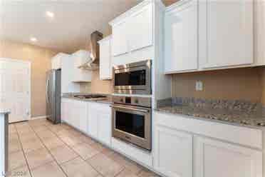 ROOM WITH PRIVATE BATH * GATED COMM