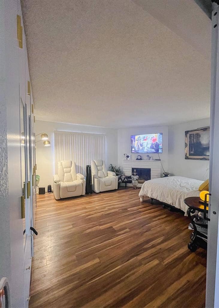 Large Private Room Avail