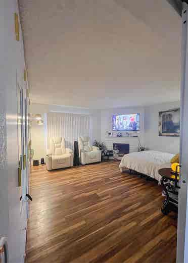 Large Private Room Avail