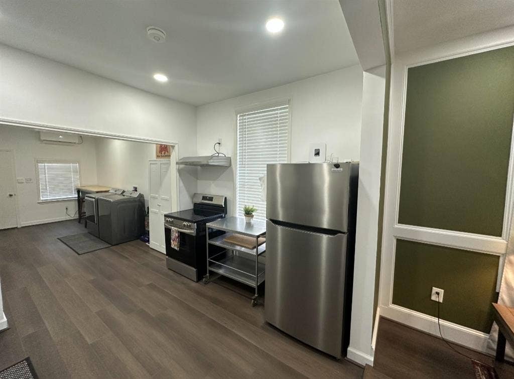 Male Roommate Wanted: Furnished