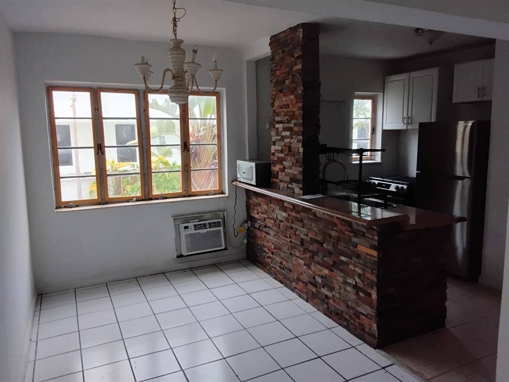 Private rm canal front quiet apt