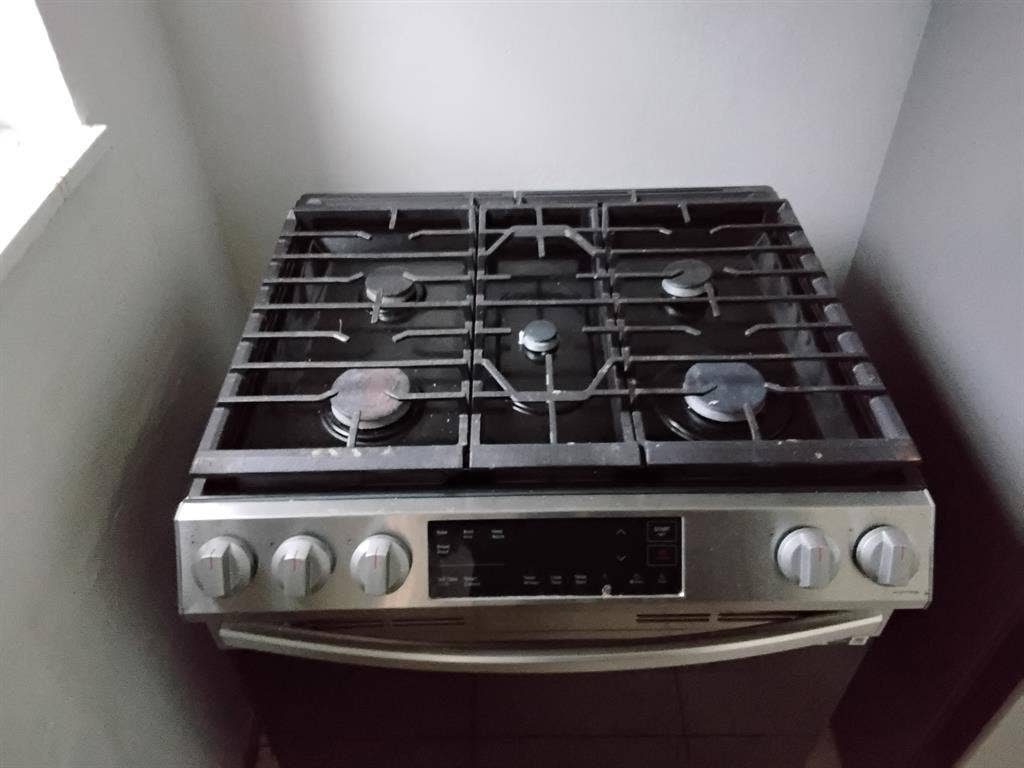 Private rm canal front quiet apt