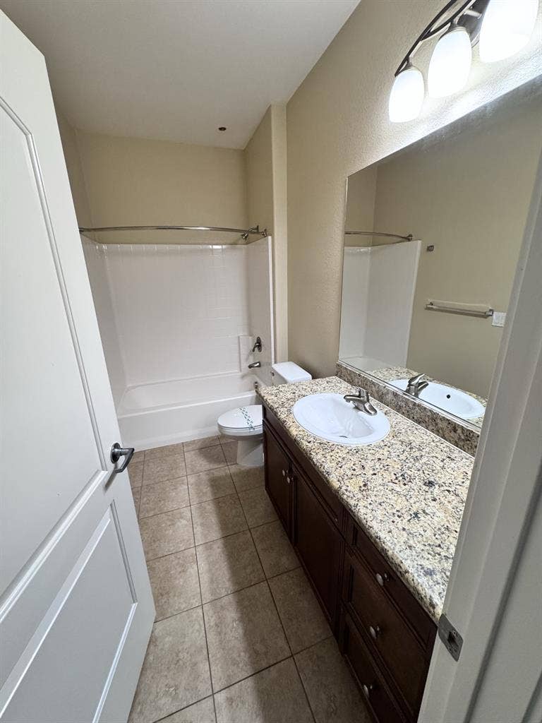 Private room w/ attached bathroom