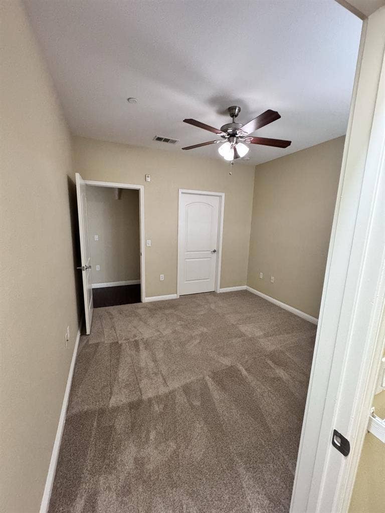 Private room w/ attached bathroom