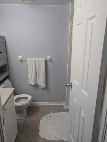 Furnished room w private bathroom