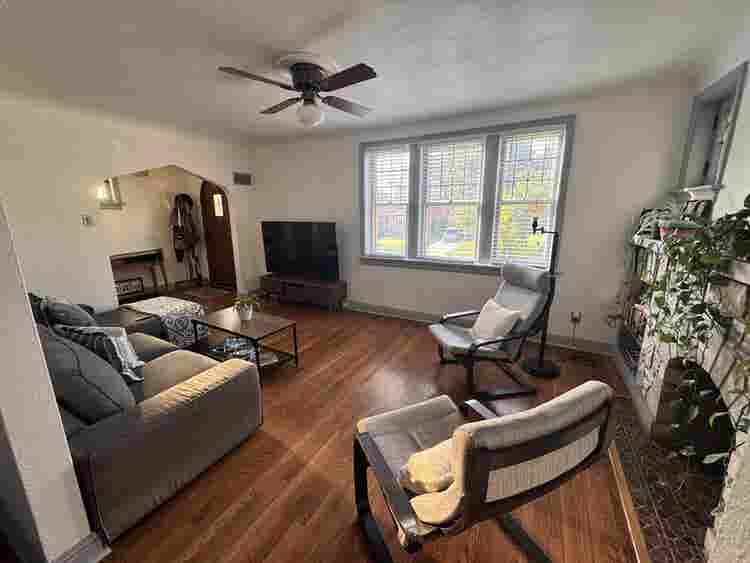 Private Room in Richmond Heights
