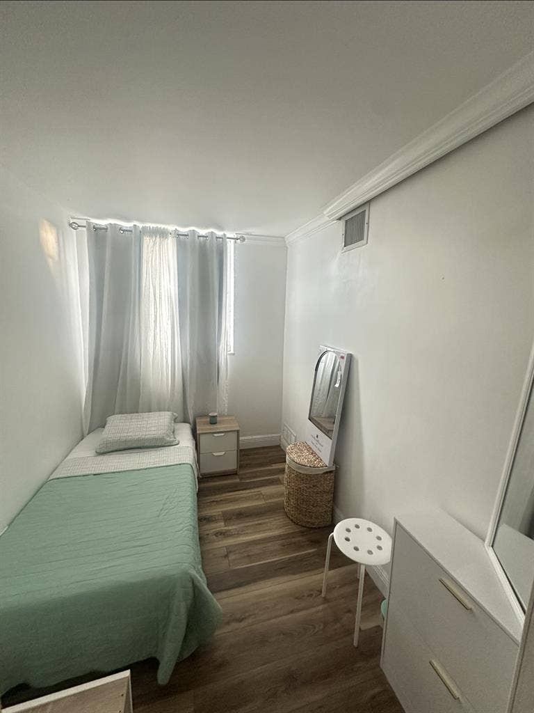 PRIVATE ROOMS FOR RENT