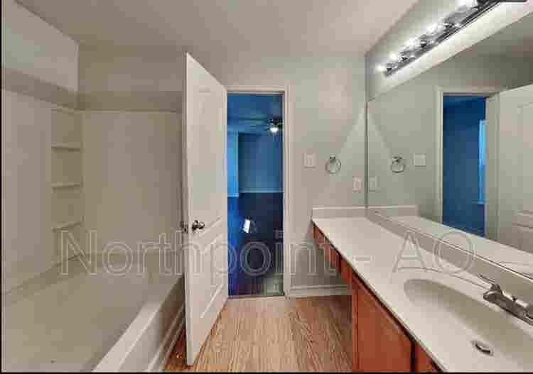 Master room w Private Bathroomm