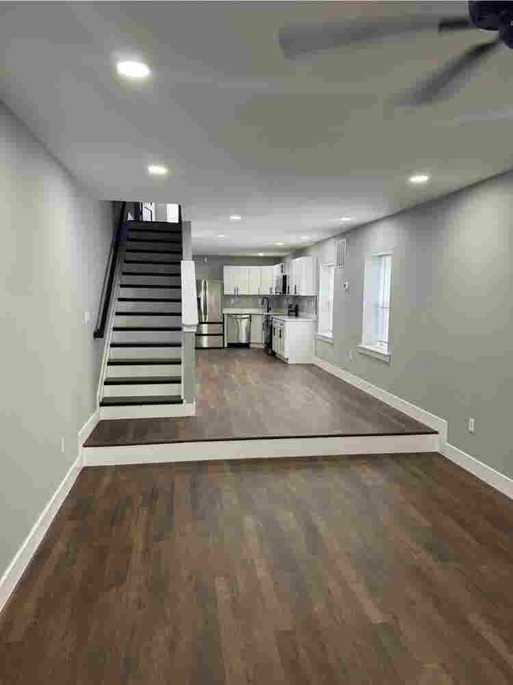 Private room & bath in Hopkins Area