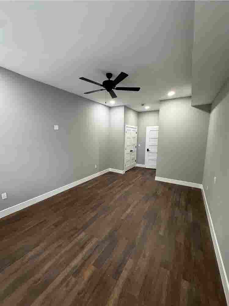 Private room & bath in Hopkins Area