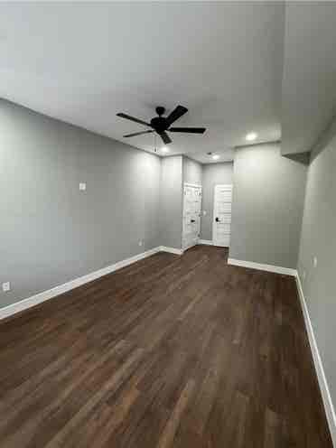 Private room & bath in Hopkins Area