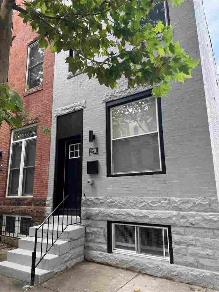 Private room & bath in Hopkins Area