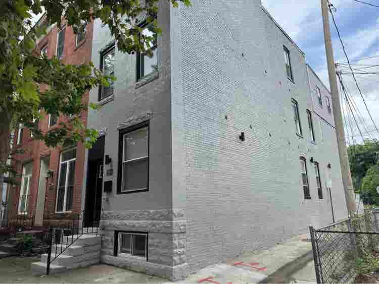 Private room & bath in Hopkins Area
