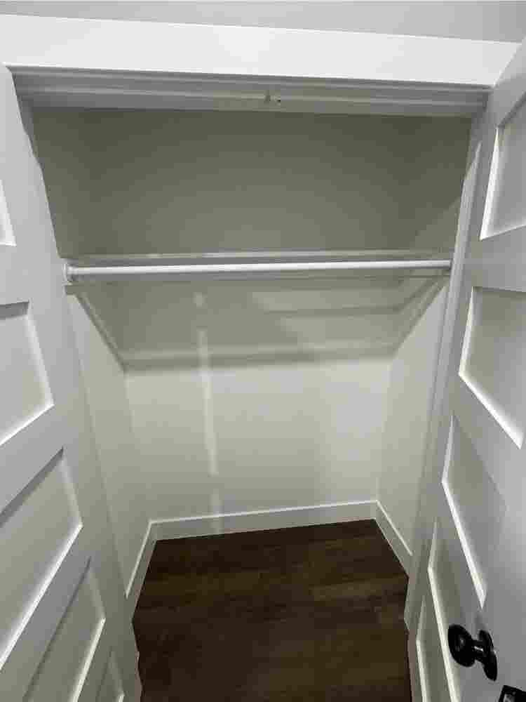 Private room & bath in Hopkins Area