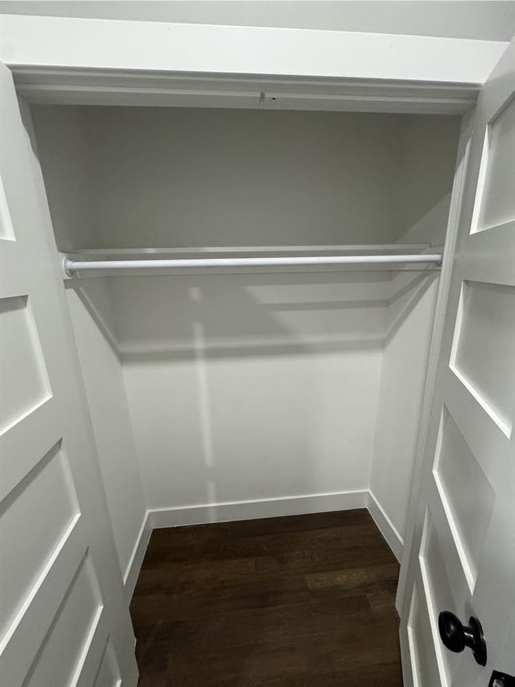 Private room & bath in Hopkins Area