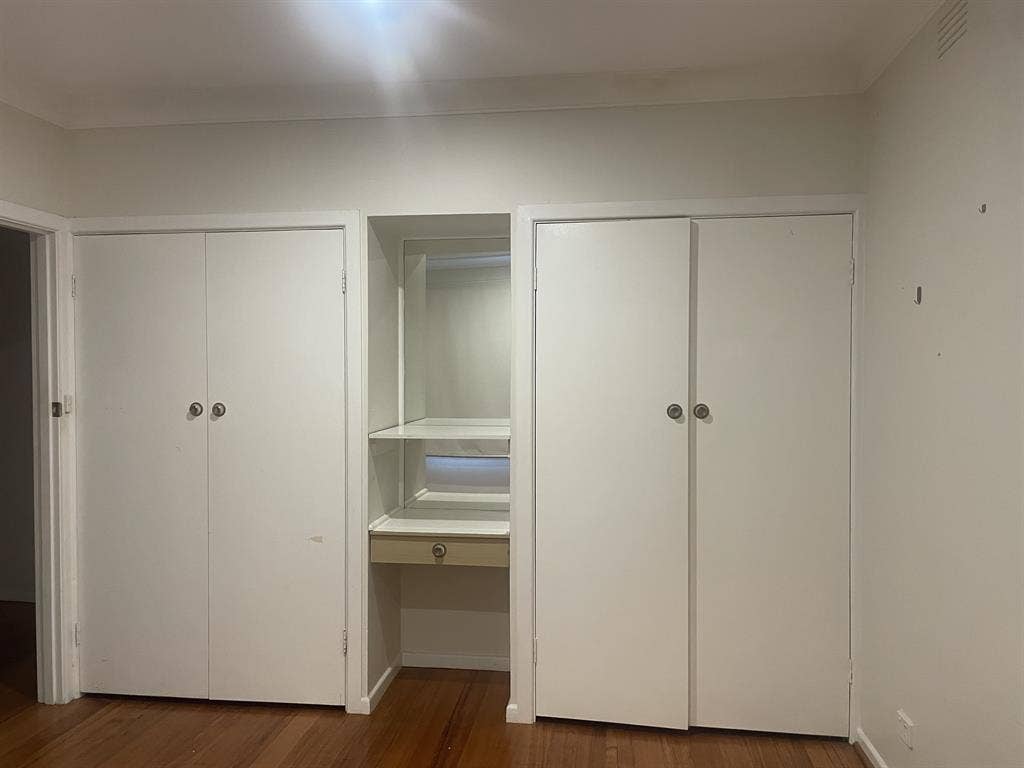 2 bedrooms available in Burwood