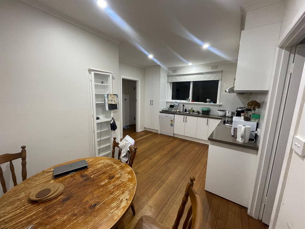 2 bedrooms available in Burwood