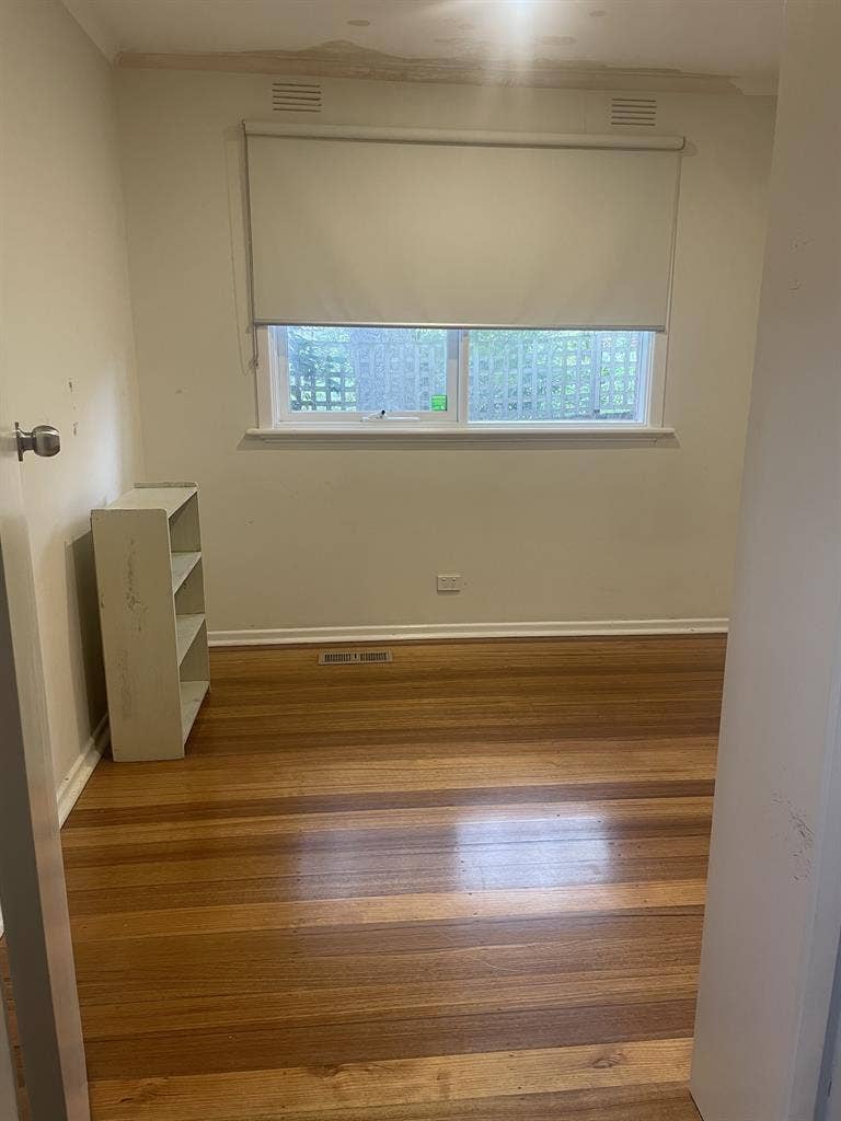 2 bedrooms available in Burwood