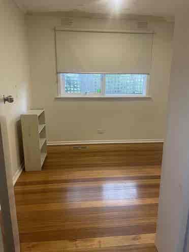 2 bedrooms available in Burwood